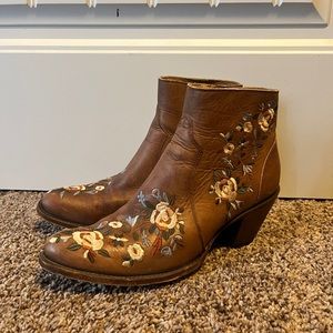 Darling Shyanne booties with slight heel. So pretty! size 9.5, true to size.